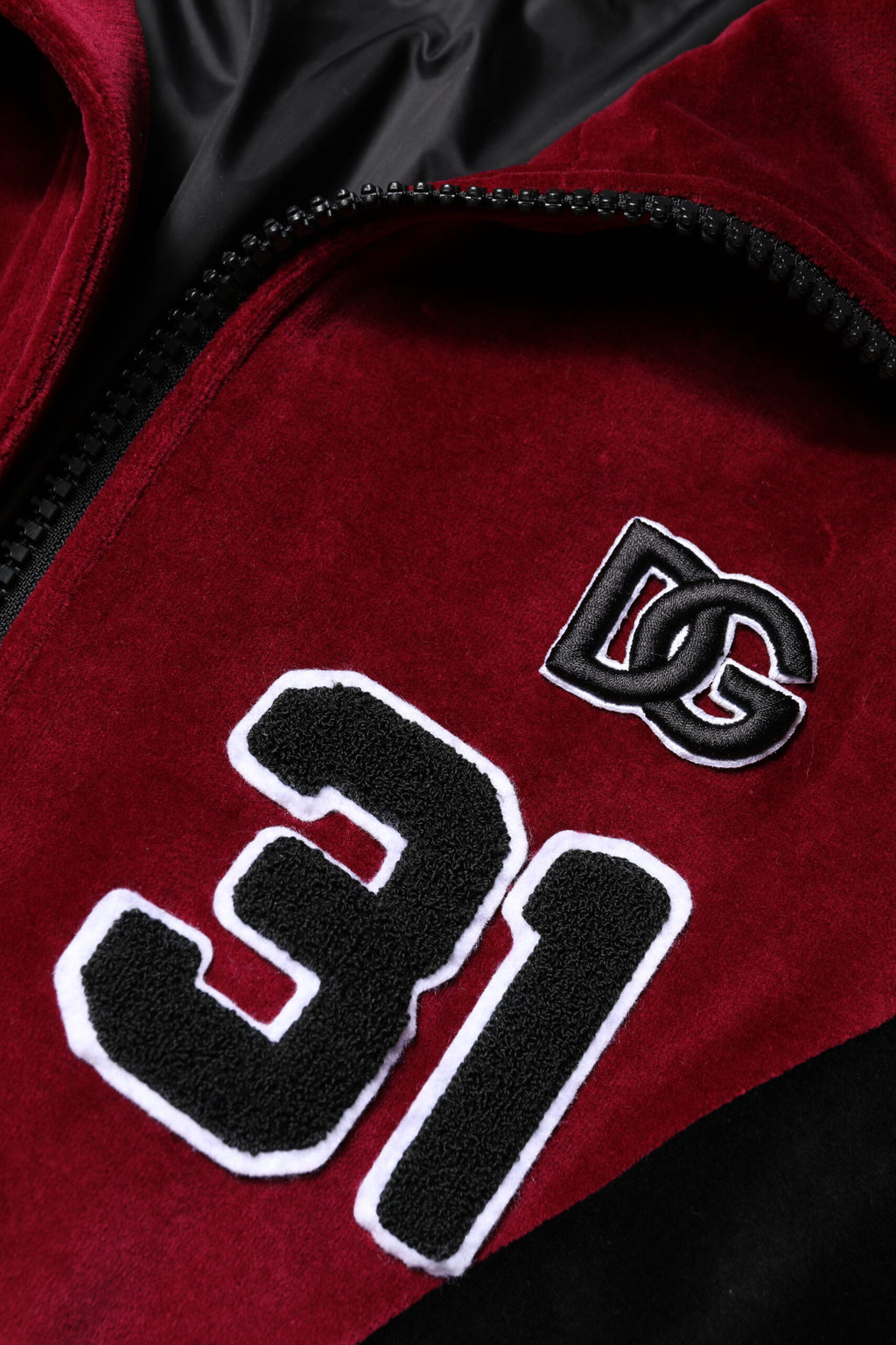 Veste bomber Dolce & Gabbana en coton rouge et noir avec logo, fermeture éclair complète, style décontracté et tendance.