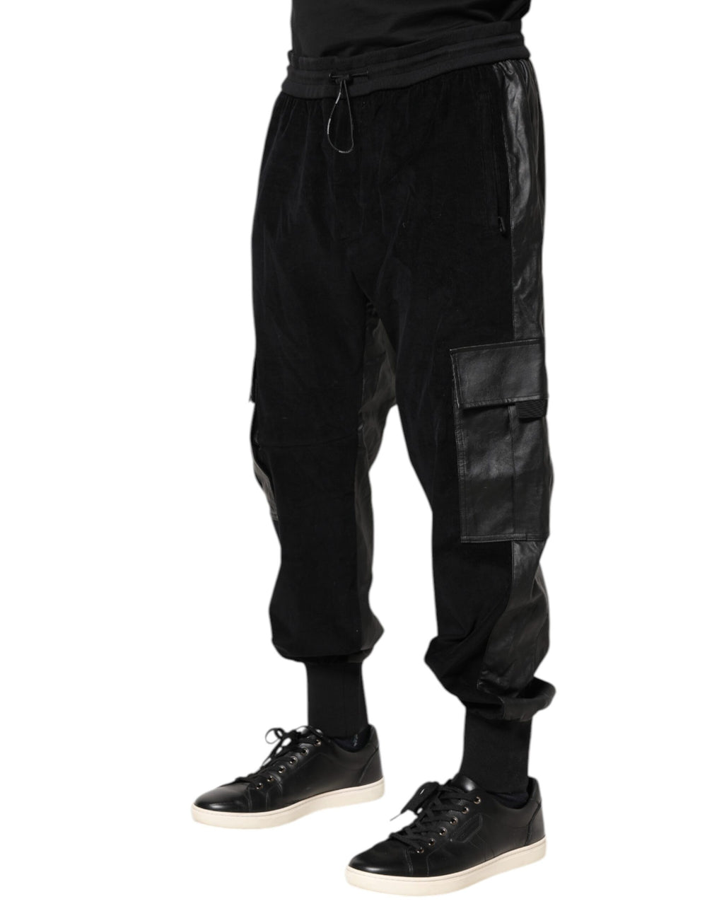 Pantalon cargo jogger noir Dolce & Gabbana en coton, look décontracté et confortable, avec poches latérales et taille élastique.