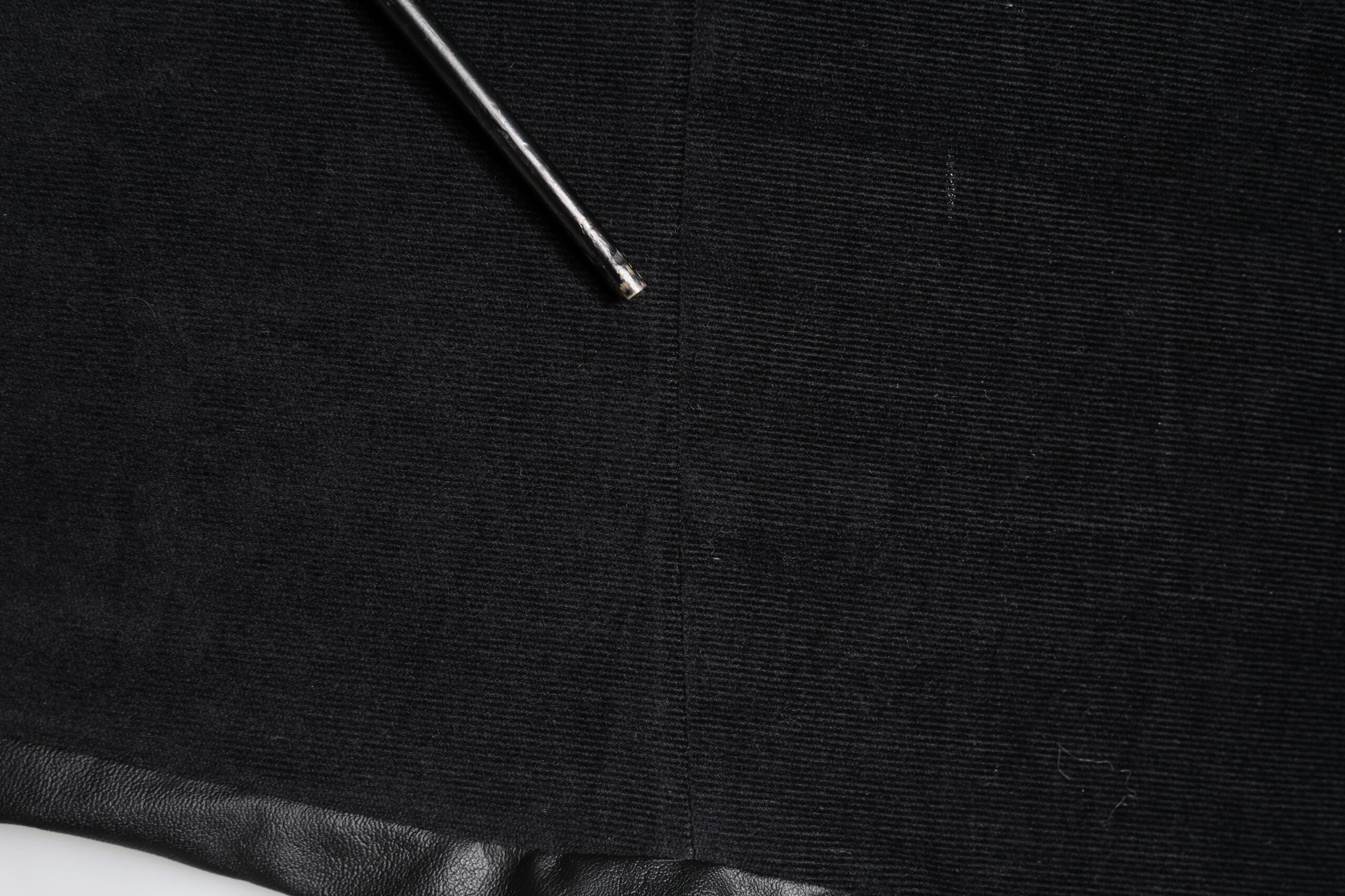 Pantalon cargo jogger en coton noir de Dolce & Gabbana, style décontracté avec poches latérales et taille élastique.