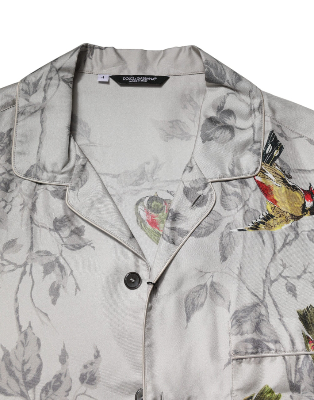 Chemise Dolce & Gabbana en soie multicolore à imprimé, à boutons, affichant un style élégant et sophistiqué.