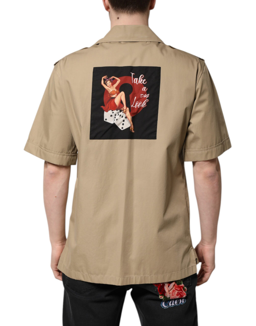 Chemise à manches courtes Dolce & Gabbana avec imprimé graphique marron, style moderne et élégant.