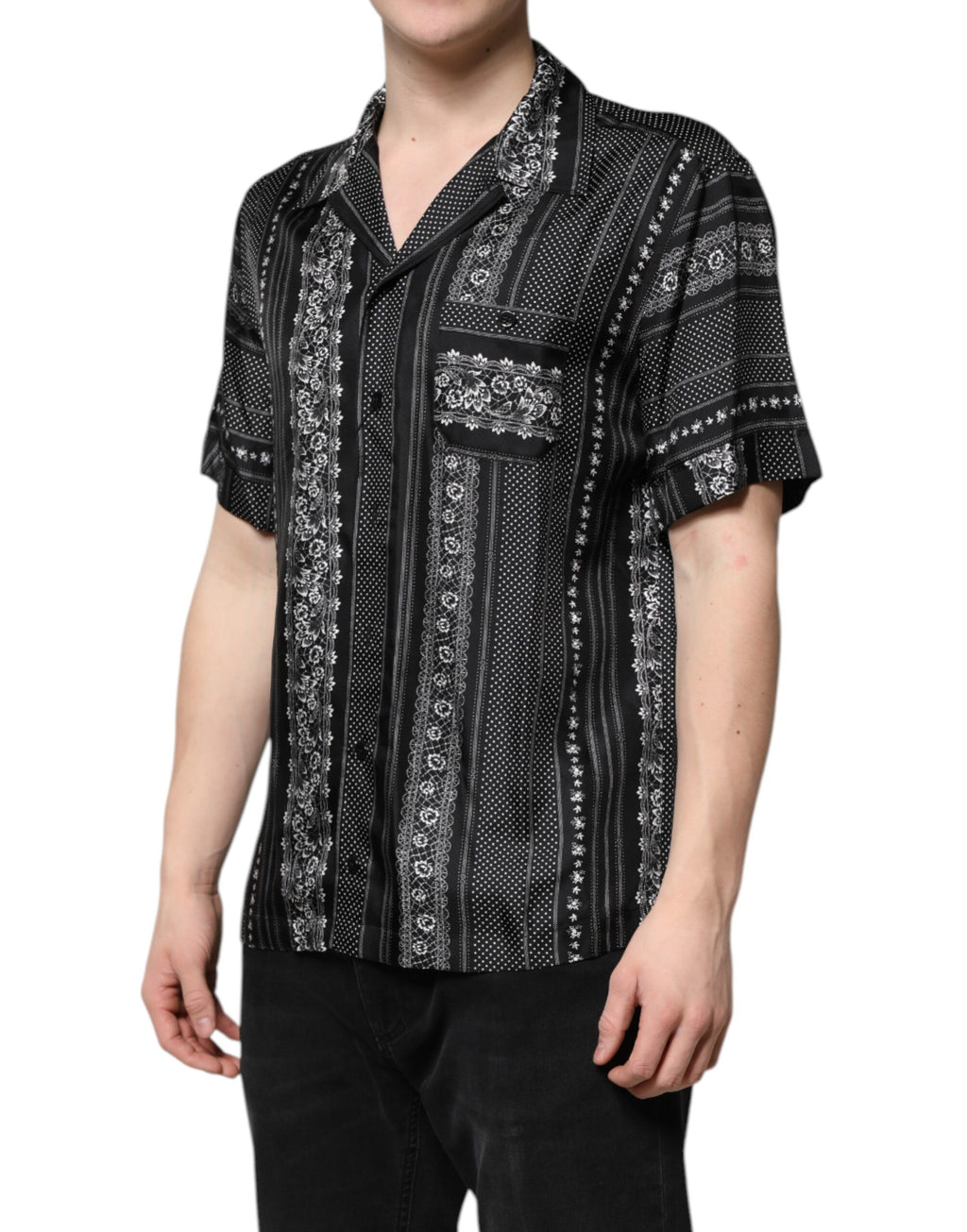 Chemise courte à manches courtes en soie noire avec imprimé floral Dolce & Gabbana, élégante et raffinée.