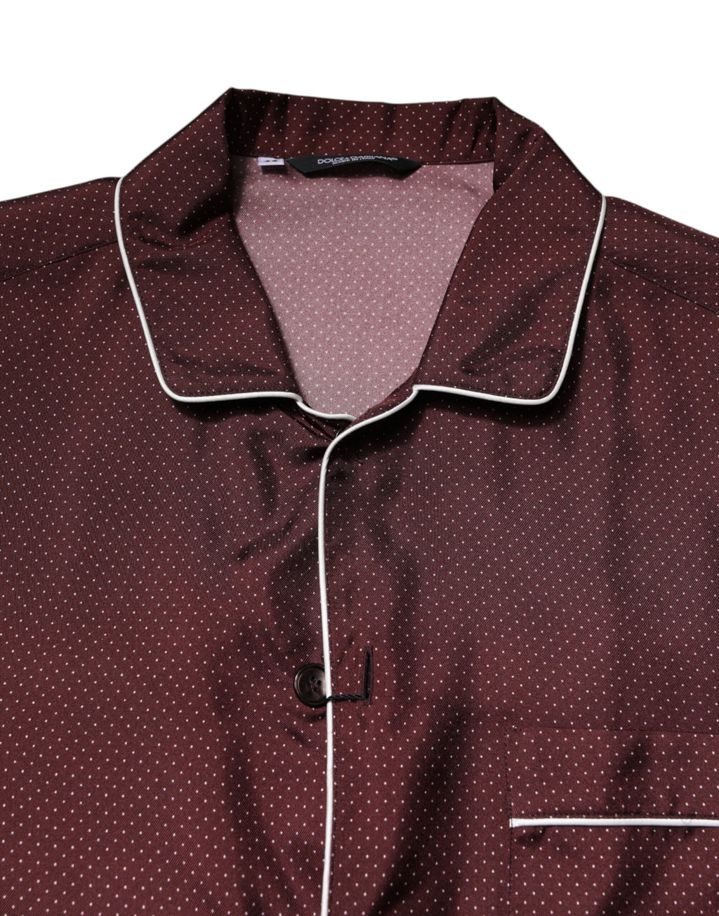 Chemise longue en soie bordeaux à pois de Dolce & Gabbana, manches longues et design élégant.