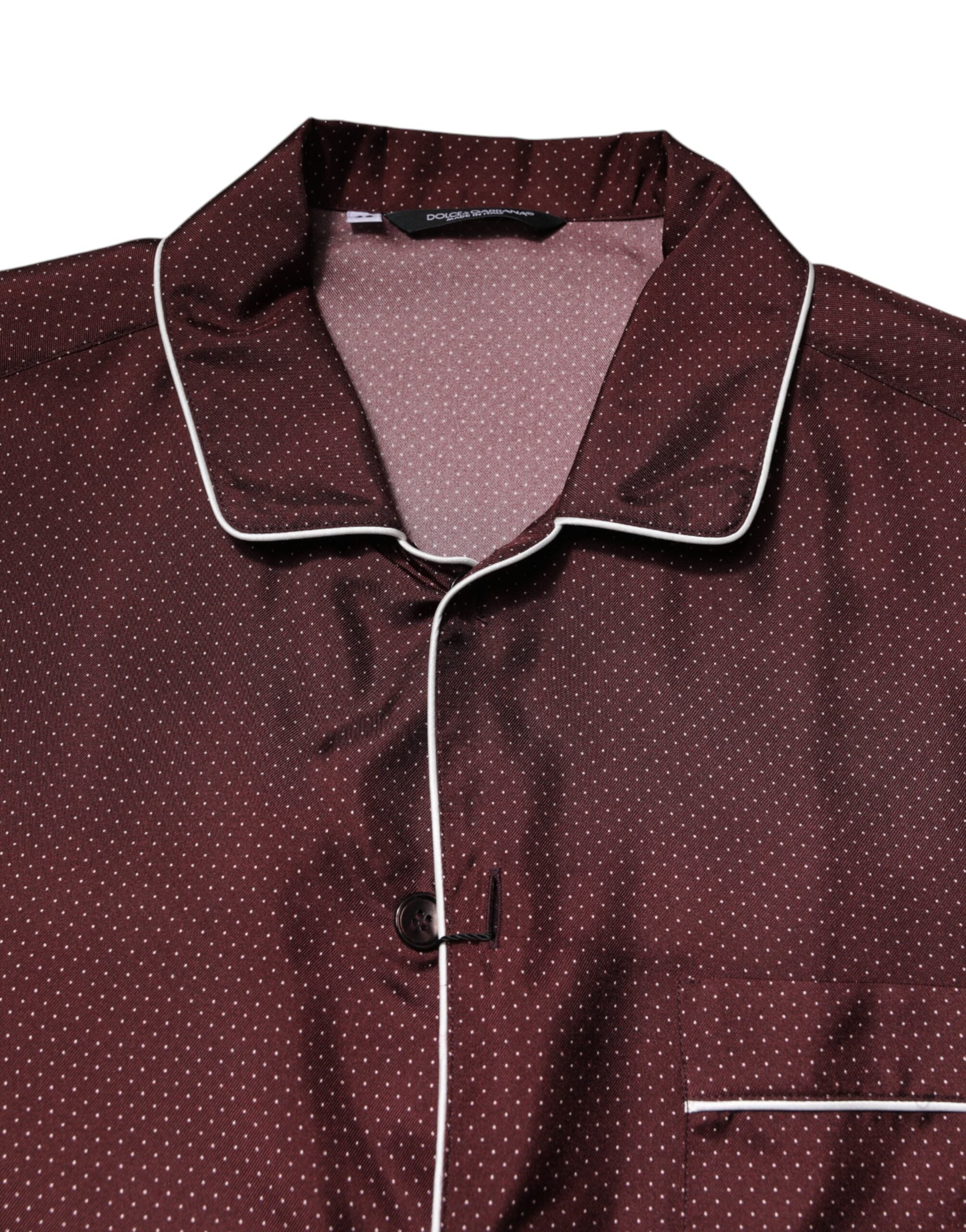 Chemise longue en soie bordeaux à pois de Dolce & Gabbana, manches longues et design élégant.