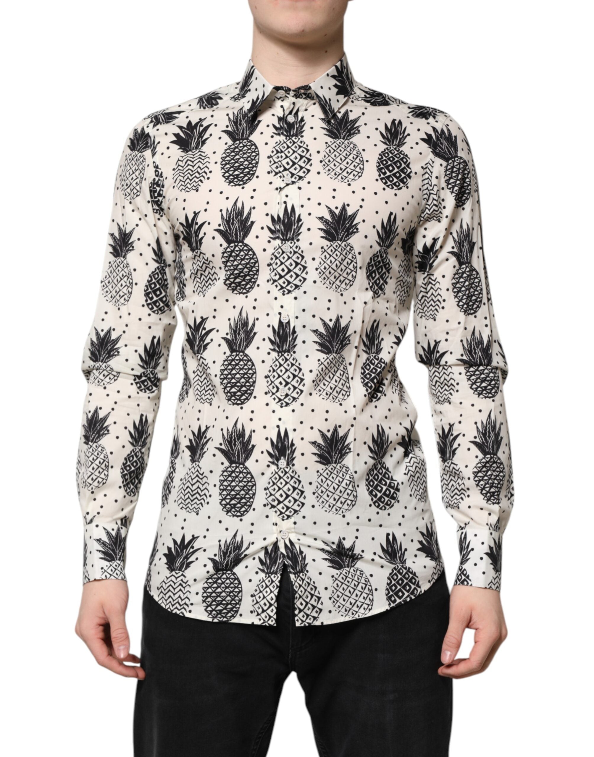 Chemise longue blanche Dolce & Gabbana à imprimé ananas doré, manches longues, style élégant et tendance.