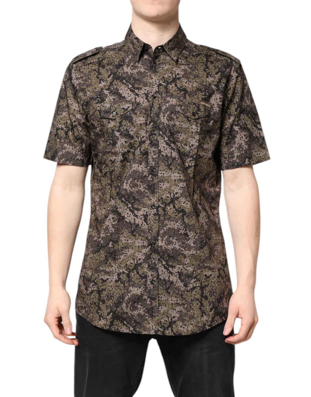 Chemise Dolce & Gabbana multicolore camouflage à boutons avec détails dorés, style moderne et tendance.