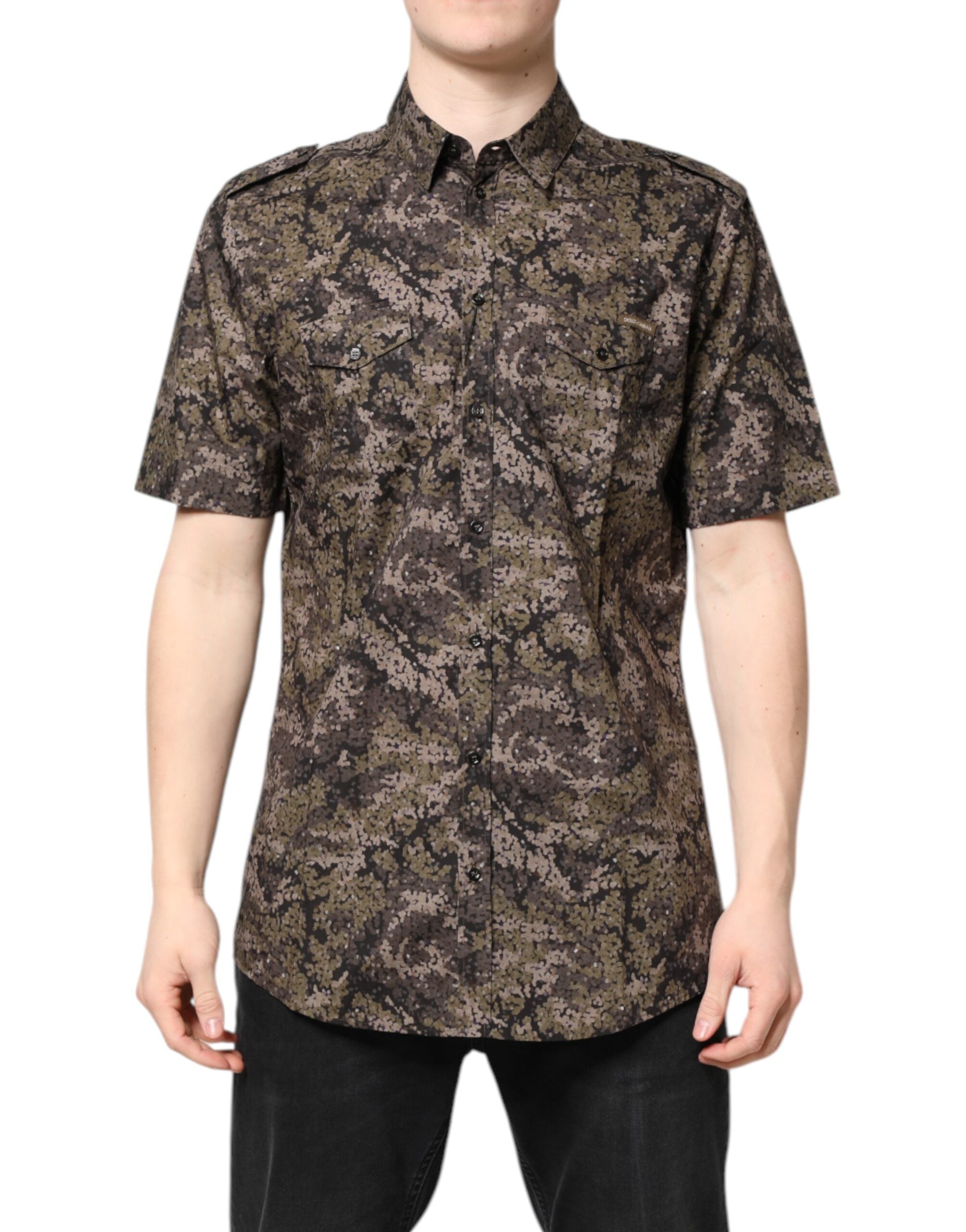 Chemise Dolce & Gabbana multicolore camouflage à boutons, style élégant avec détails dorés visibles.