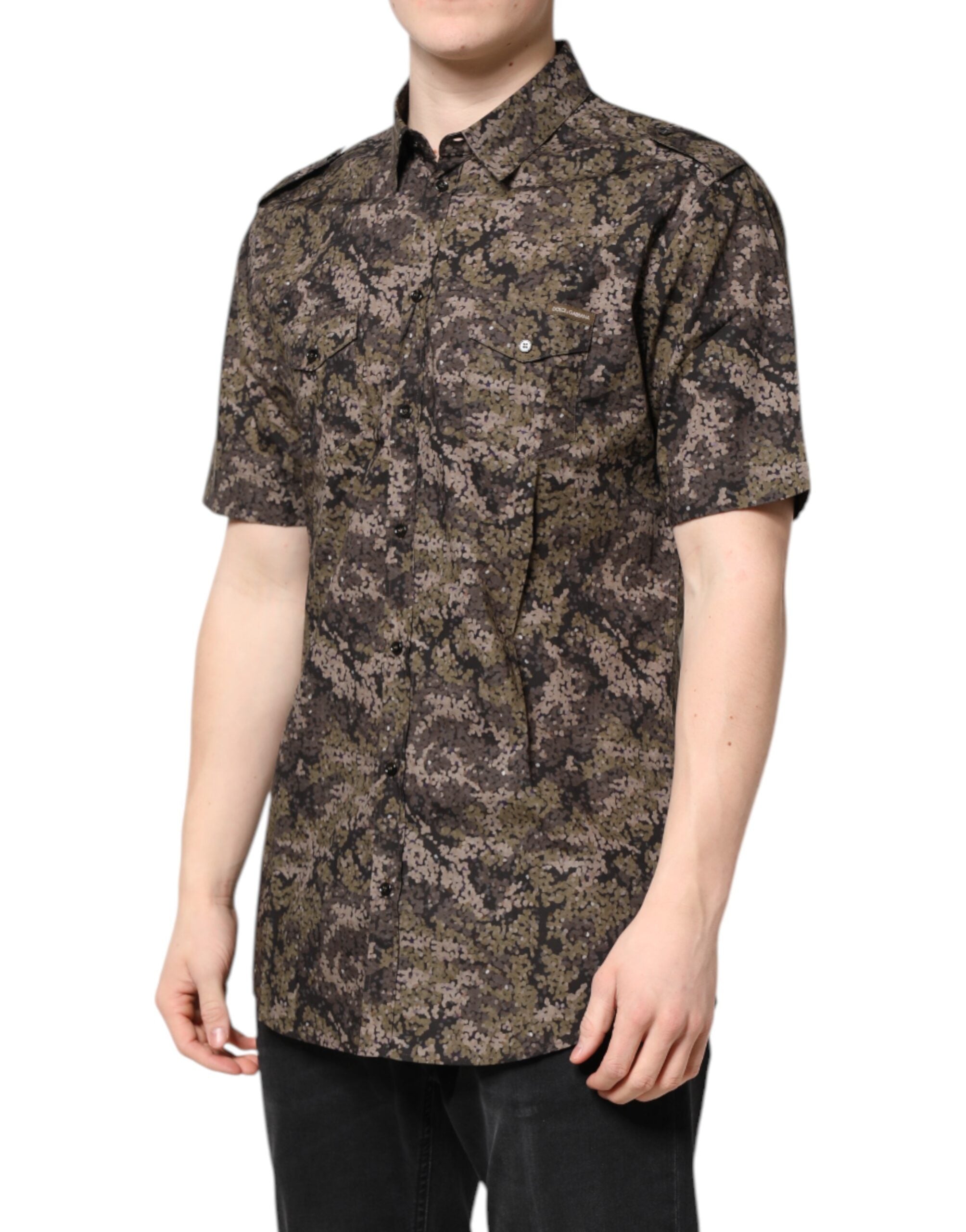 Chemise Dolce & Gabbana multicolore avec motif camouflage, boutons et accents dorés, vue de face.