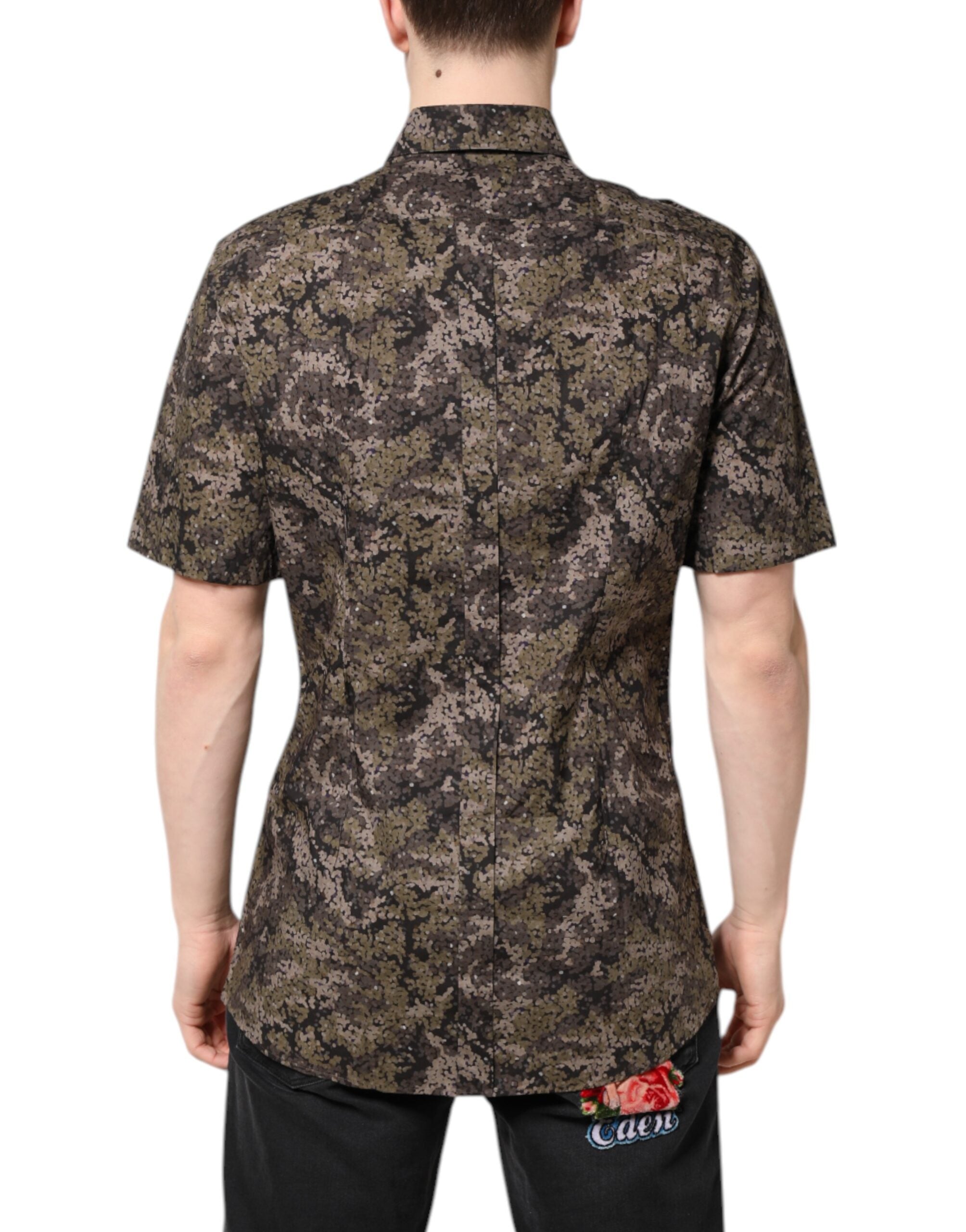 Chemise Dolce & Gabbana multicolore camouflage à boutons dorés, style élégant et tendance.