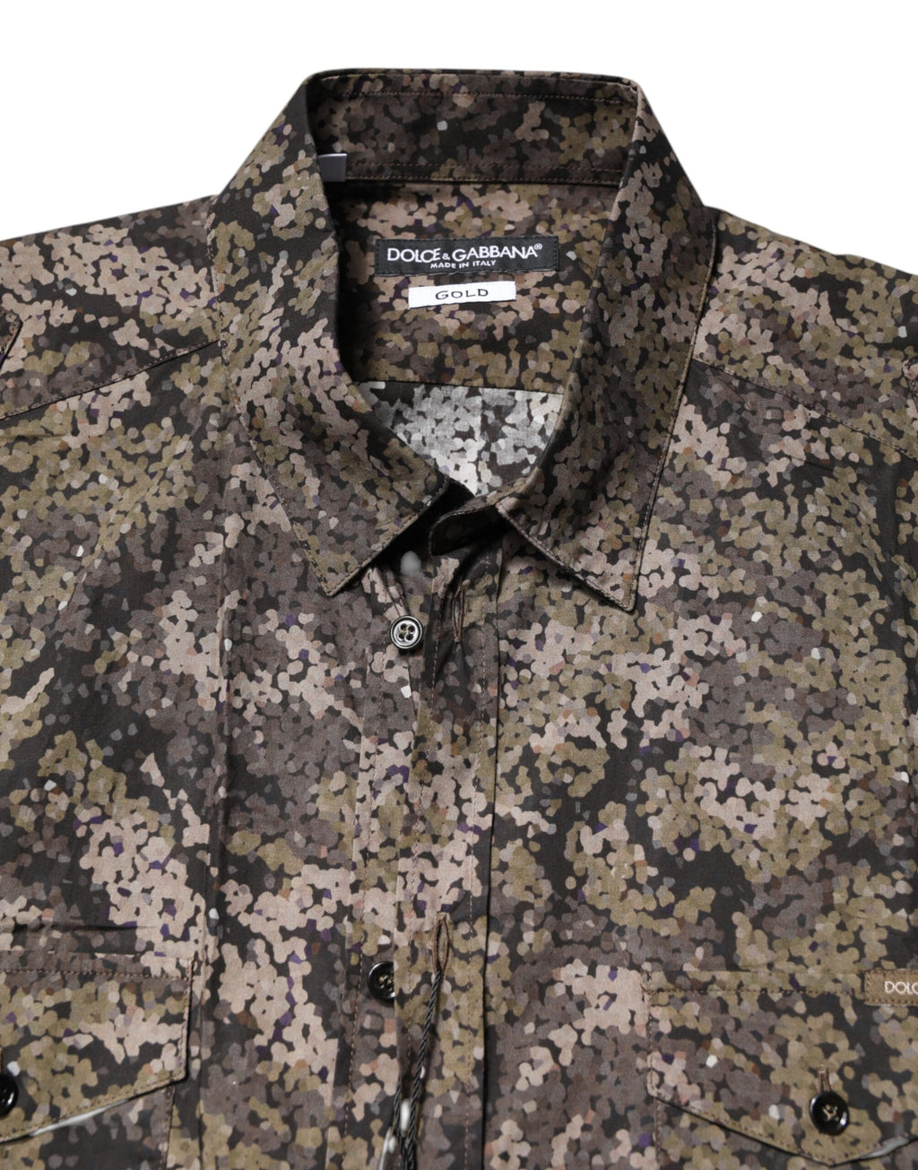 Chemise Dolce & Gabbana multicolore camouflage à boutons dorés, style élégant et tendance.