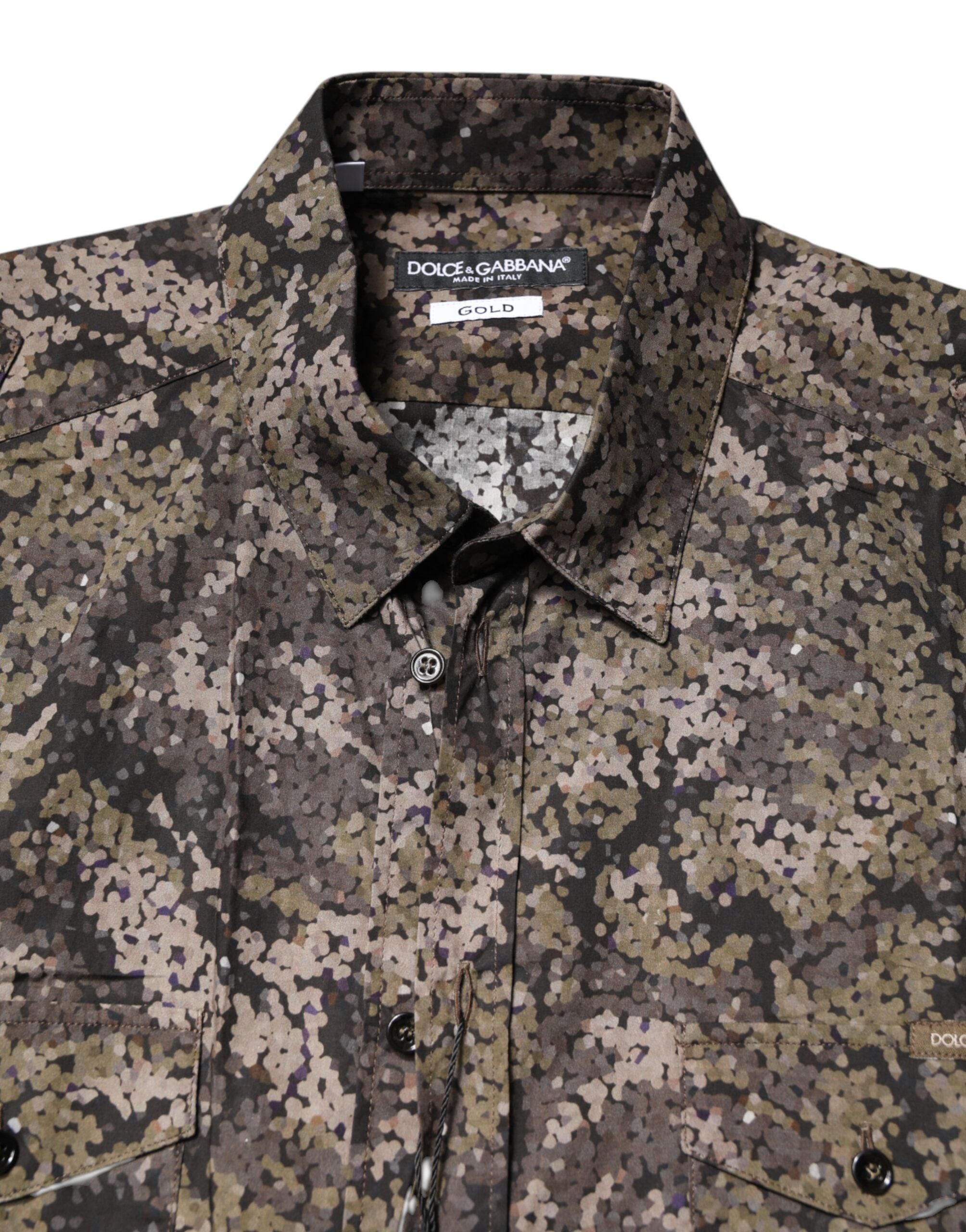 Chemise Dolce & Gabbana multicolore camouflage à boutons dorés, style élégant et tendance.