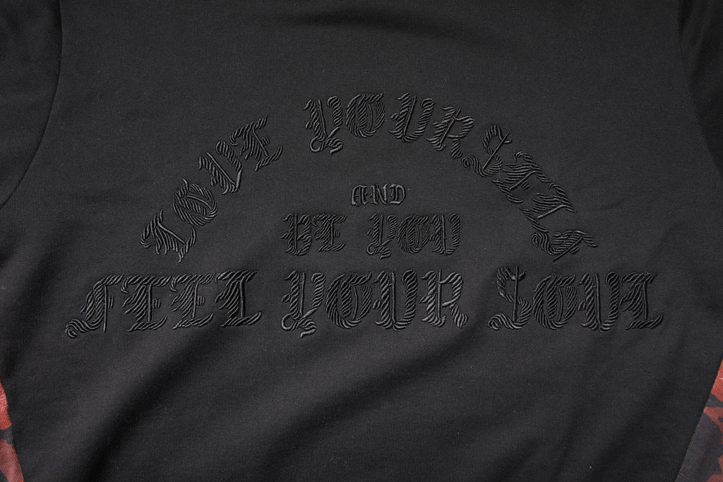 Pull en laine noir Dolce & Gabbana à col rond avec broderies élégantes et détails sophistiqués, vue de face.
