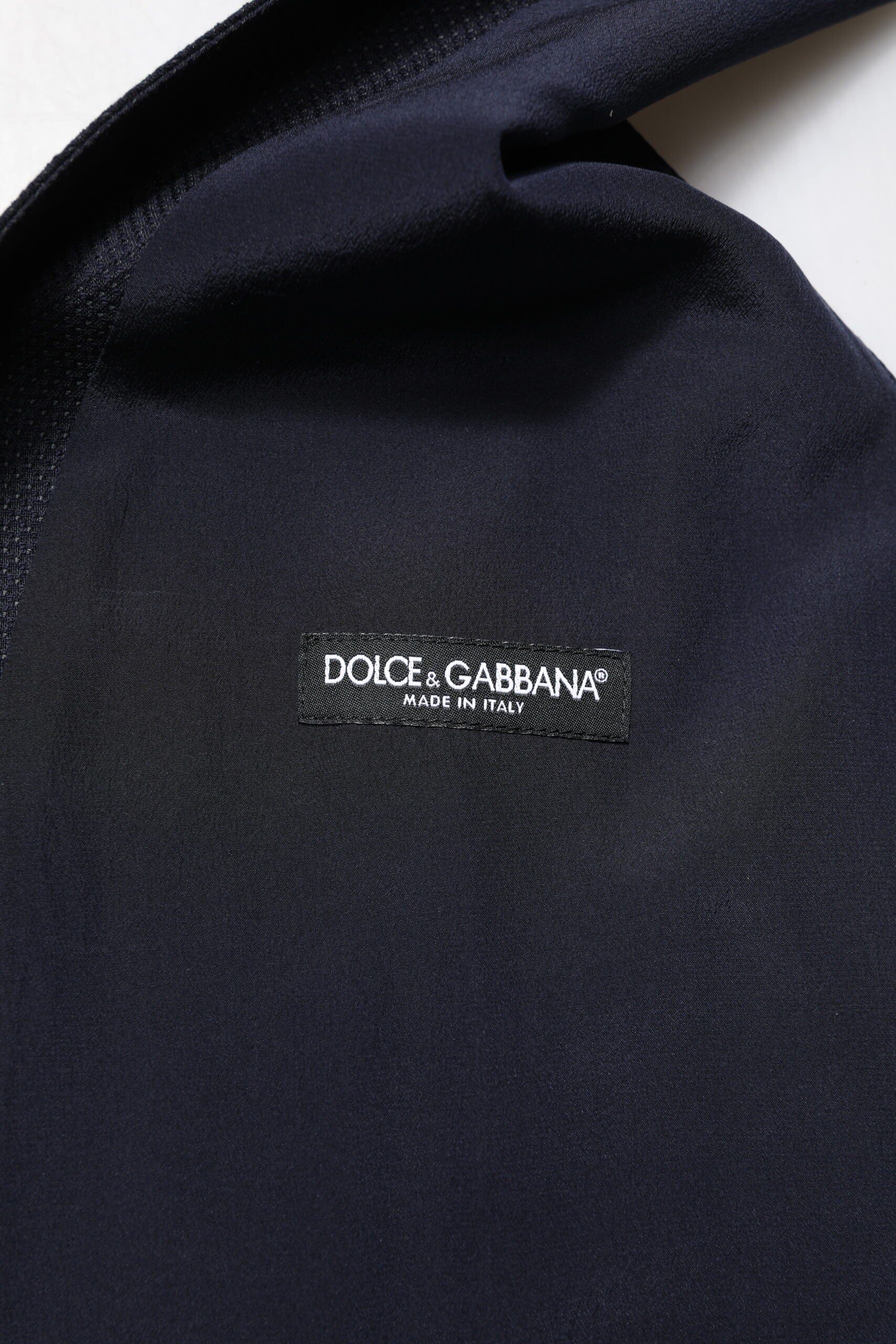Robe-veste en laine noire de luxe Dolce & Gabbana, vêtement formel, détail élégant et coupe ajustée.