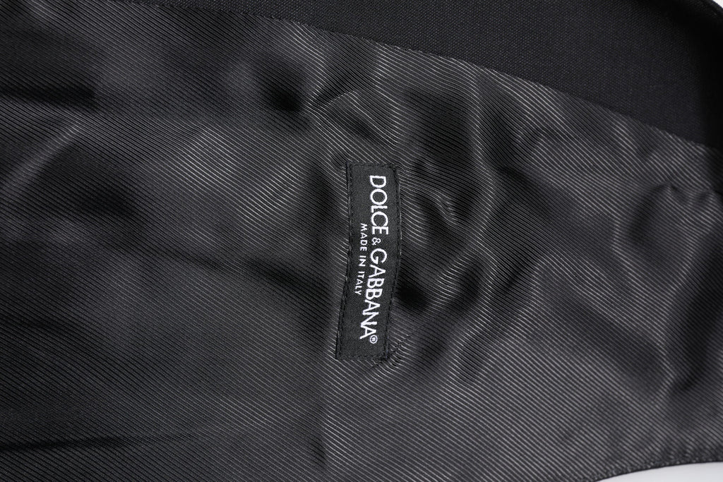 Robe de costume noire en laine Dolce & Gabbana, veste cintrée élégante pour occasion formelle, détail de la texture en laine.