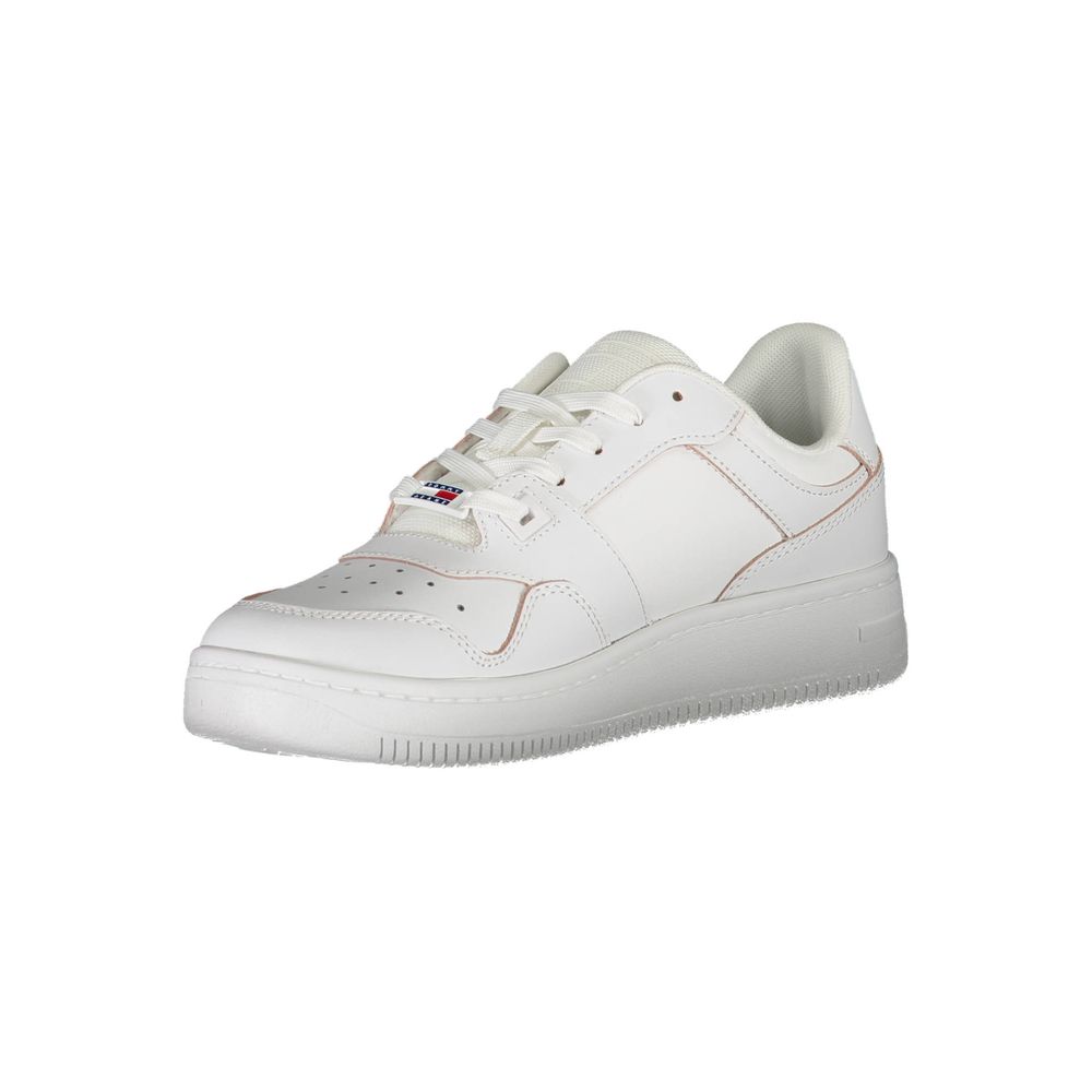 Sneaker en cuir blanc pour femmes de la marque Tommy Hilfiger, vue de face avec détails du design.