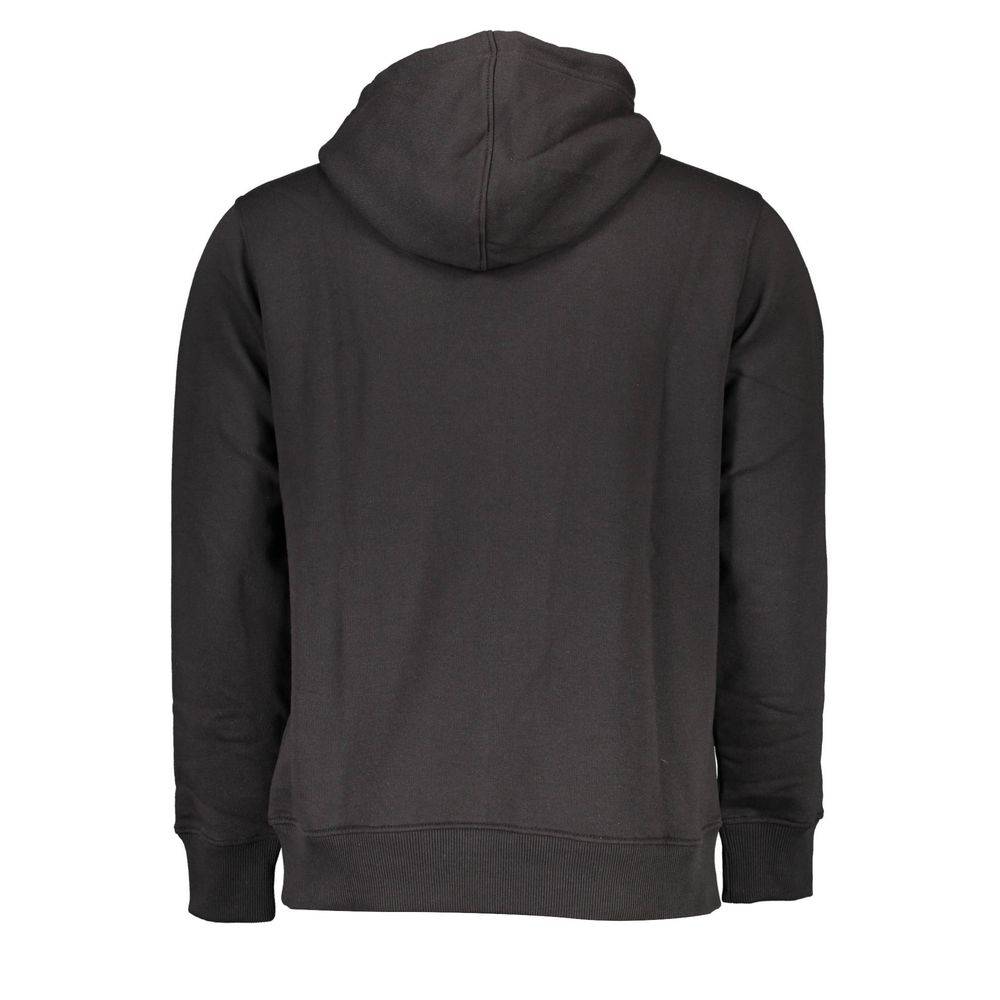 Sweatshirt homme en coton noir de Calvin Klein, style décontracté avec logo discret, porté sur un mannequin.