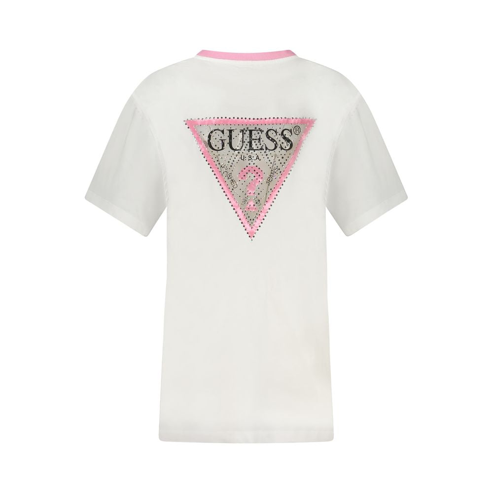 T-shirt blanc en coton pour femmes de la marque Guess Jeans, coupe classique et détail simple, porté avec des jeans.