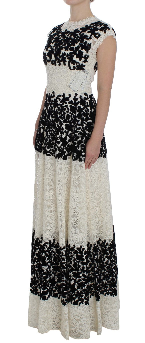 Robe longue maxi Dolce & Gabbana en dentelle florale avec broderie ricamo, élégante et sophistiquée, portée en soirée ou événement spécial.