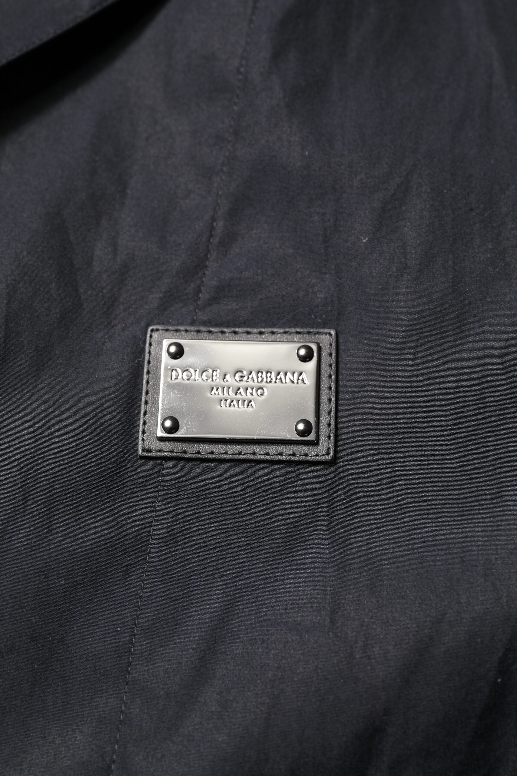 Chemise décontractée Dolce & Gabbana à manches courtes, boutonnée, couleur noire, style casual, vue de face.
