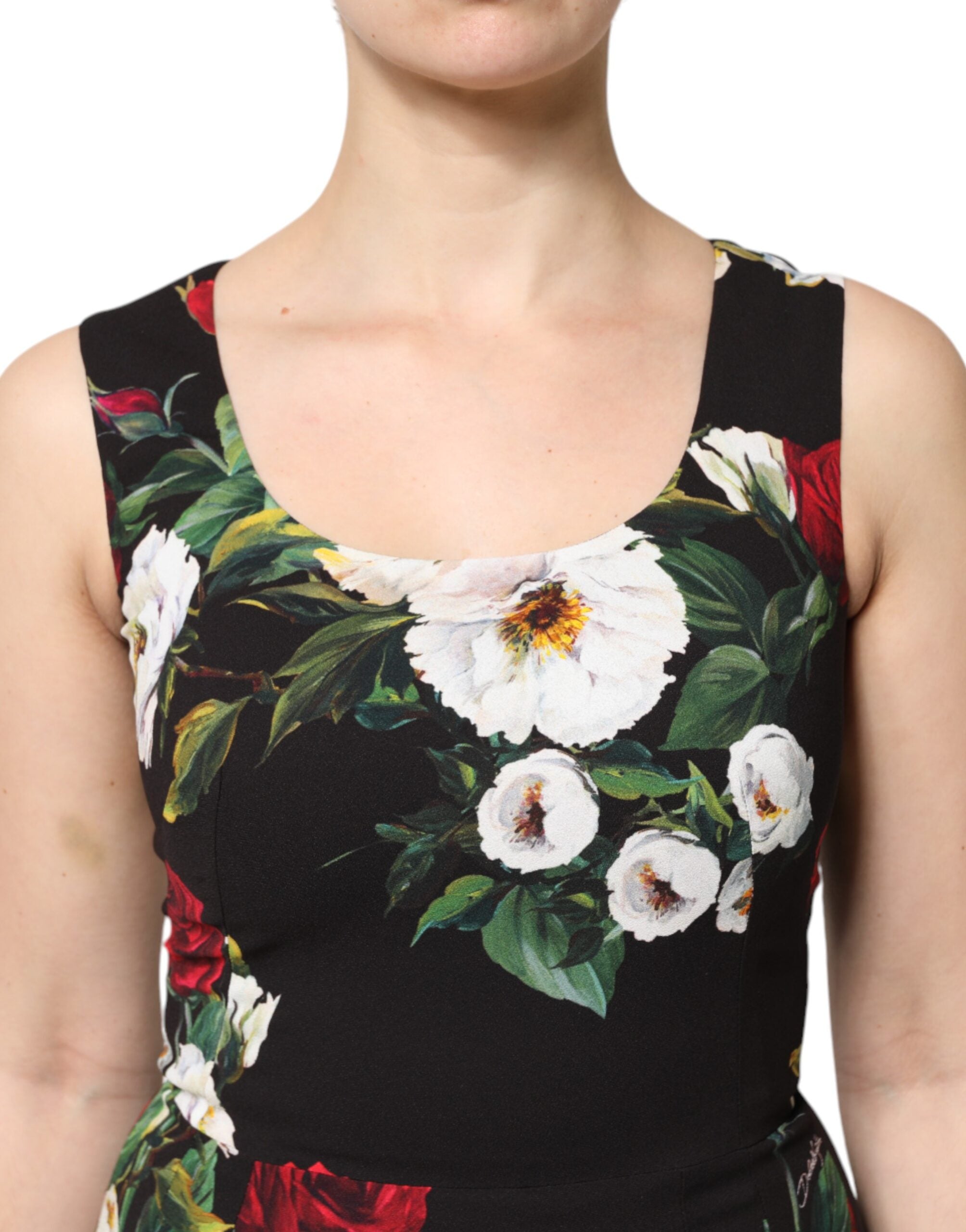 Robe sans manches Dolce & Gabbana à imprimé floral noir, coupe ajustée et élégante, portée sur un mannequin.