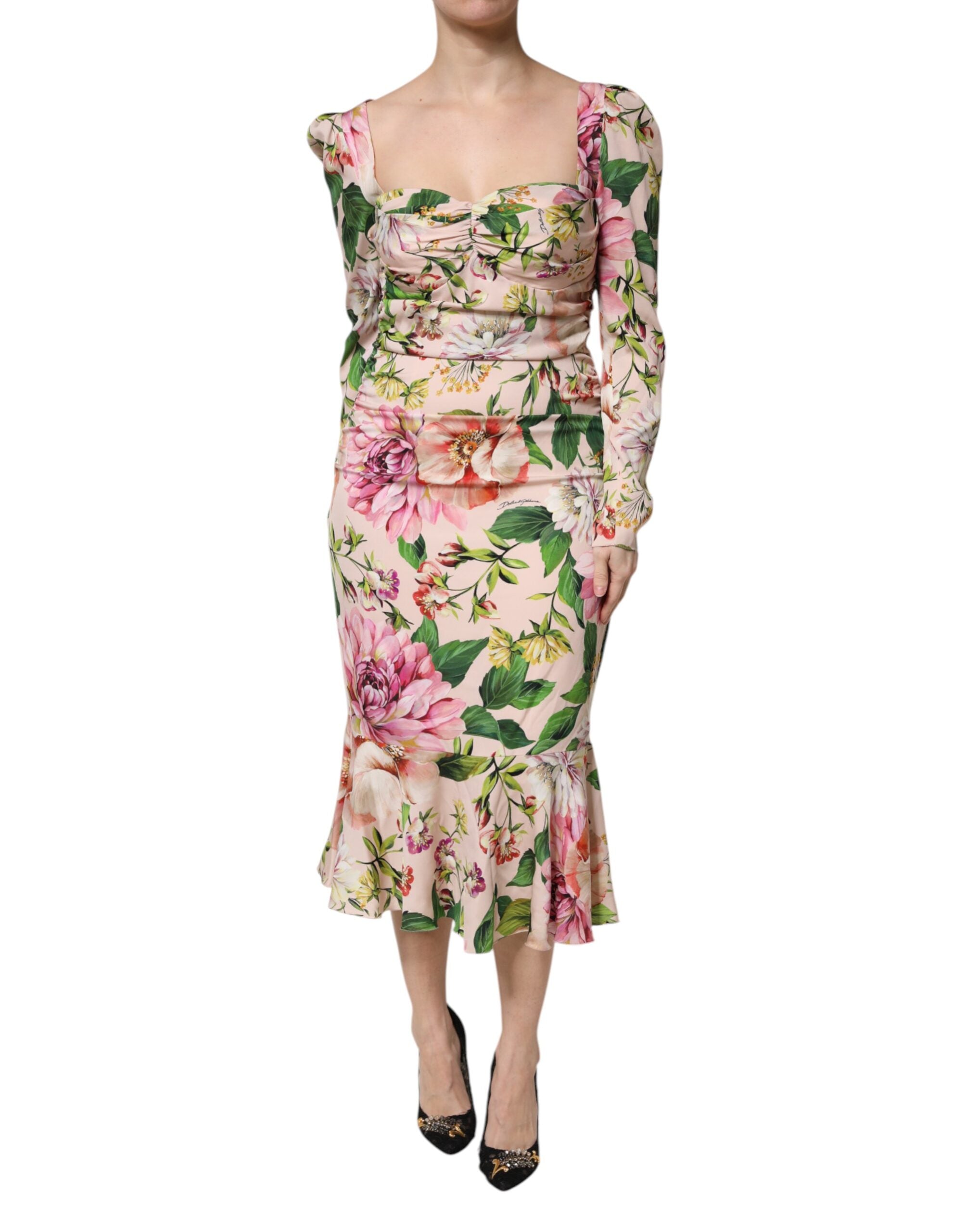Robe midi en soie rose à fleurs Dolce & Gabbana, coupe ajustée et évasée, avec détails floraux élégants.
