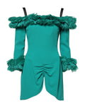 Robe courte en dentelle verte Dolce & Gabbana, robe moulante et décolletée en épaules.