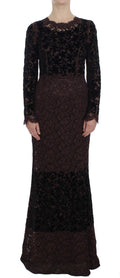 Robe longue Dolce & Gabbana violette avec dentelle florale et ricamo, élégante et détaillée, portée dans une image de style sophistiqué.