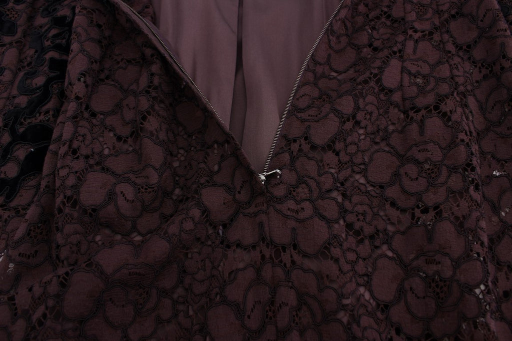 Robe longue Dolce & Gabbana en dentelle florale violette avec broderies Ricamo, élégante et sophistiquée.