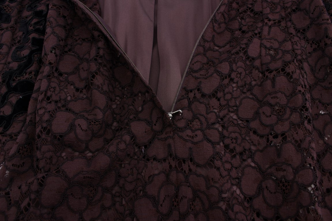 Robe longue Dolce & Gabbana en dentelle florale violette avec broderies Ricamo, élégante et sophistiquée.