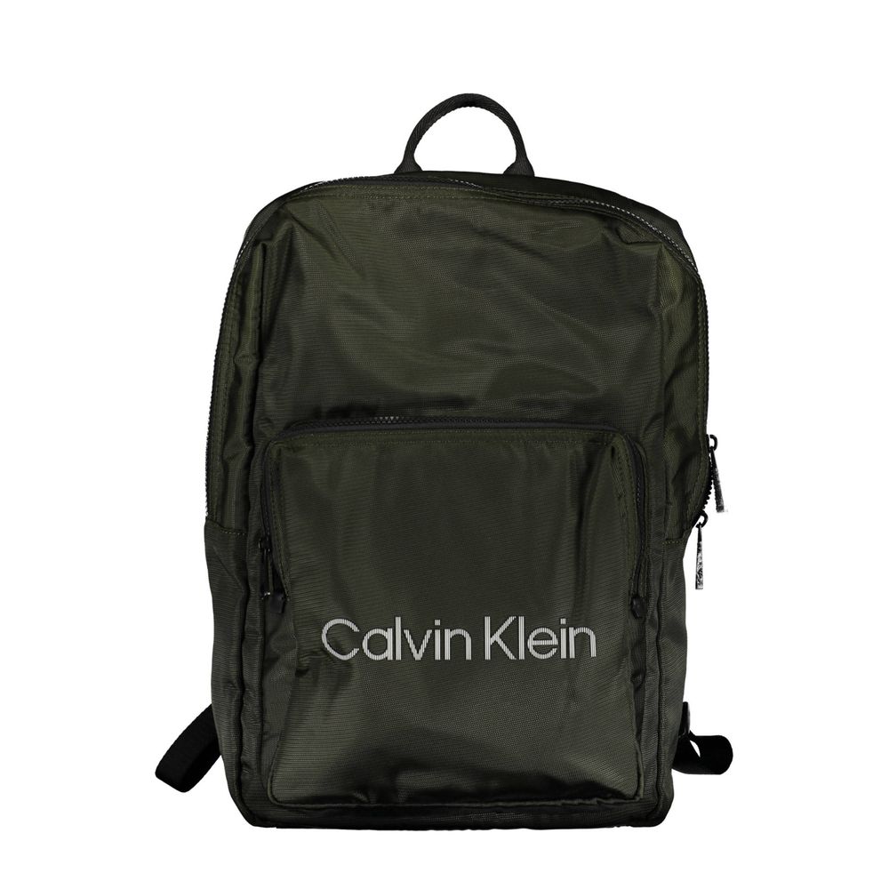 Sac à dos pour homme Calvin Klein en polyester vert, avec compartiments et design épuré visible sur l'image.