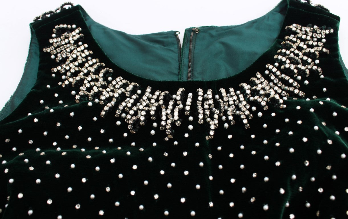 Robe longue en velours vert Dolce & Gabbana ornée de cristaux, élégante et sophistiquée pour une occasion spéciale.