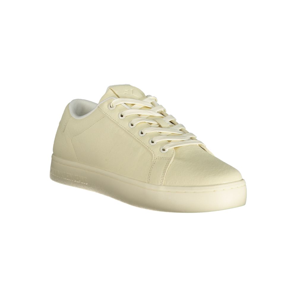 Chaussures de sport blanches pour homme de la marque Calvin Klein en polyester, sneaker élégante et confortable.