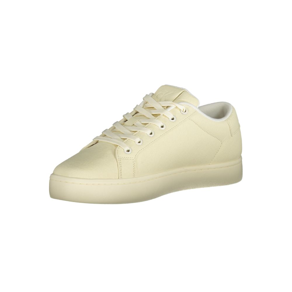 Sneakers pour hommes Calvin Klein en polyester blanc, mode décontractée et style moderne, vue de face.