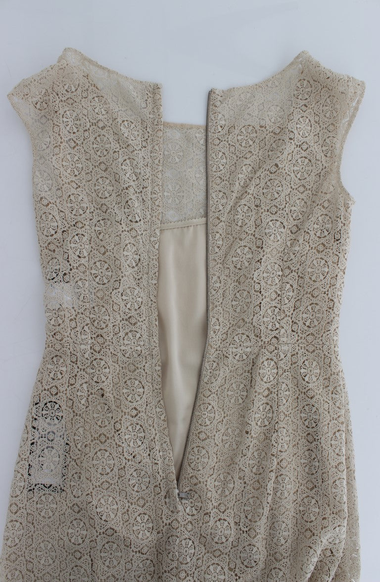 Robe droite en coton beige Dolce & Gabbana avec broderie Ricamo et découpes élégantes.
