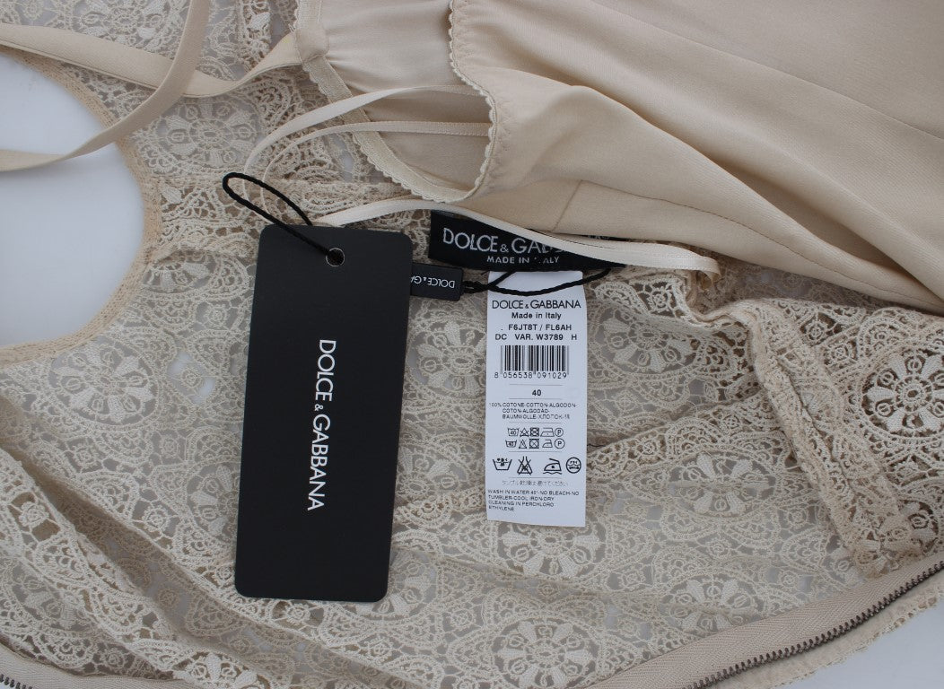 Robe droite en coton beige Dolce & Gabbana avec broderie Ricamo et découpes élégantes, ajustée et sophistiquée.
