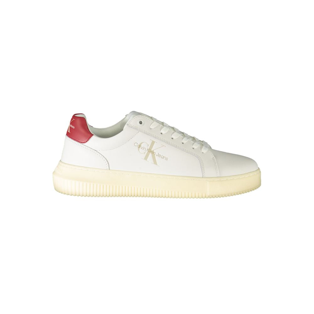 Chaussures sneaker pour homme Calvin Klein en cuir blanc, style moderne et confortable, vue de face.