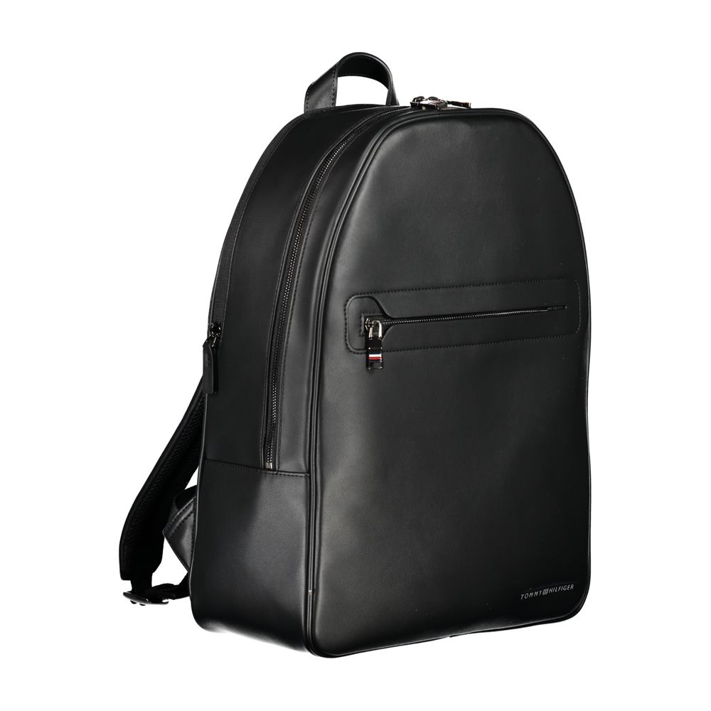 Sac à dos pour homme Tommy Hilfiger en polyuréthane noir, style moderne avec logo emblématique, vue de face.