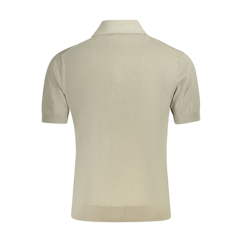 Chemise polo en coton vert pour homme de Guess Jeans, détail du col et du logo sur la poitrine.