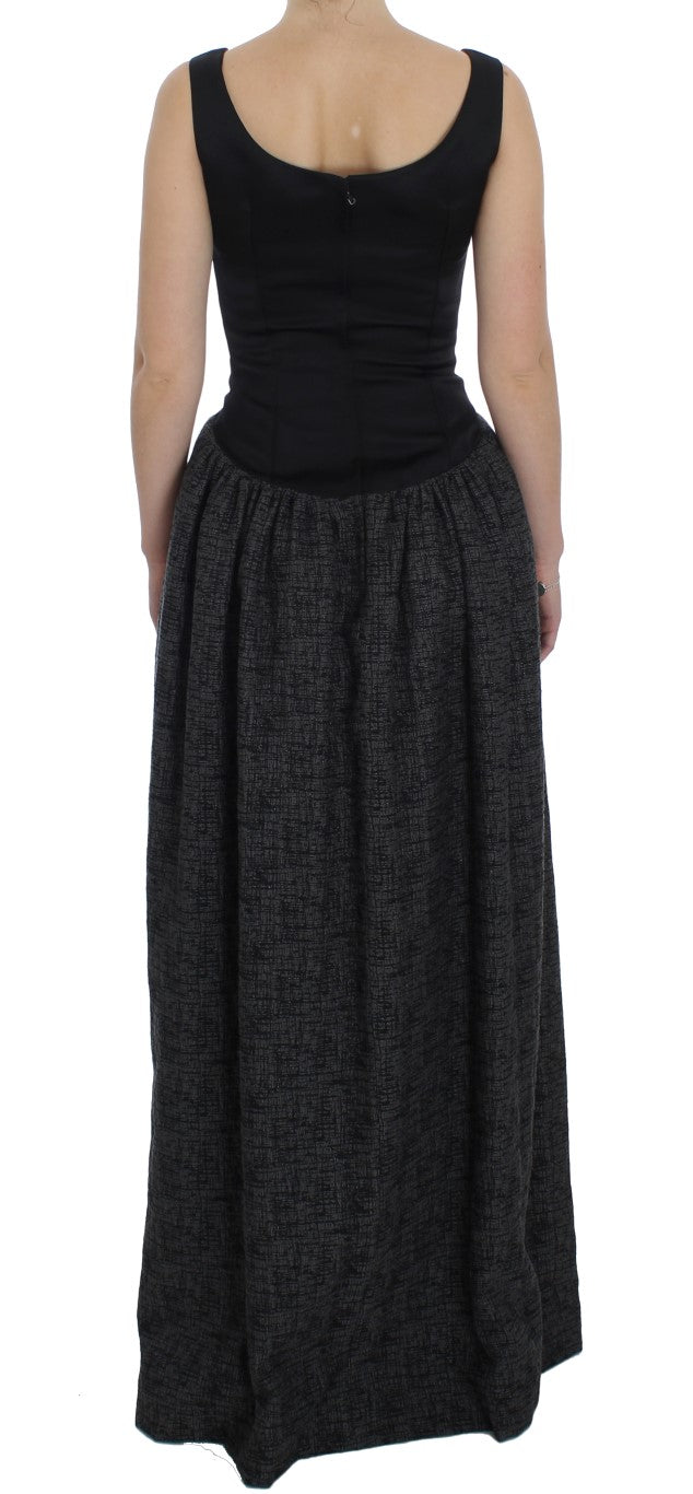 Robe longue moulante noire et grise de Dolce & Gabbana, style élégant et sophistiqué, vue de face sur mannequin.