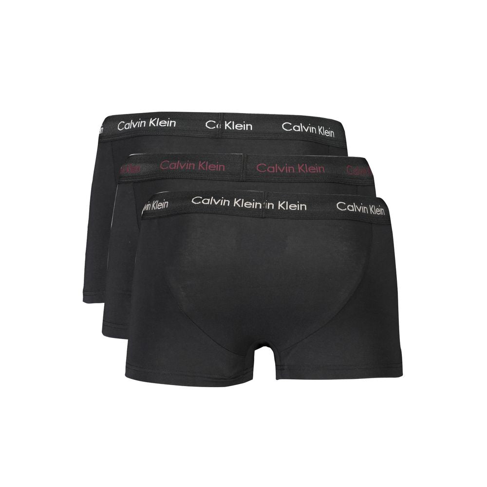 Boxers hommes Calvin Klein en coton noir, coupe ajustée et confortable, vue frontale de l'imprimé.