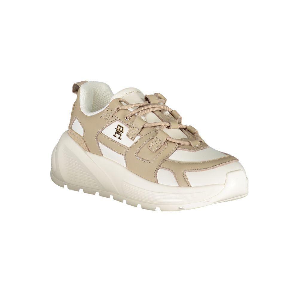 Sneakers pour femmes Tommy Hilfiger en polyuréthane blanc, style décontracté et moderne, visibles avec semelle blanche et design épuré.