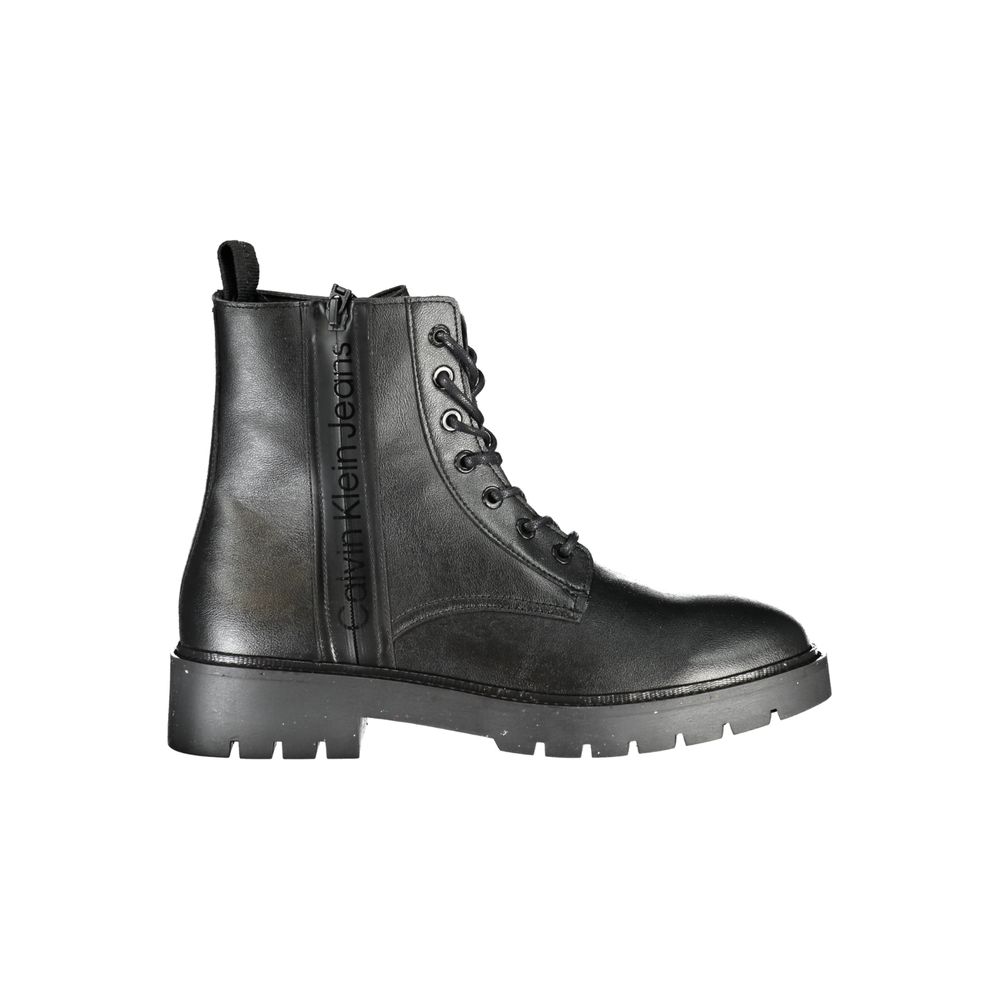 Chaussures bottines noires en polyuréthane pour homme de la marque Calvin Klein, vue de face.