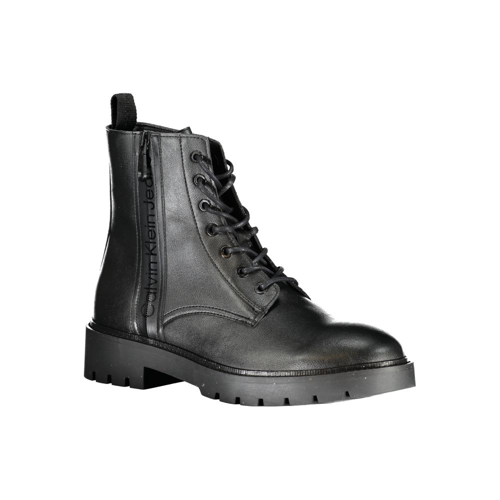 Bottines noires en polyuréthane pour homme de Calvin Klein, style ankle boot, avec semelle en caoutchouc et design moderne.