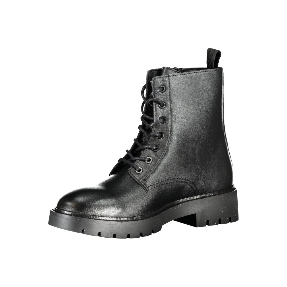 Bottes masculines Calvin Klein en polyuréthane noir, ankle, avec semelle solide et style moderne.