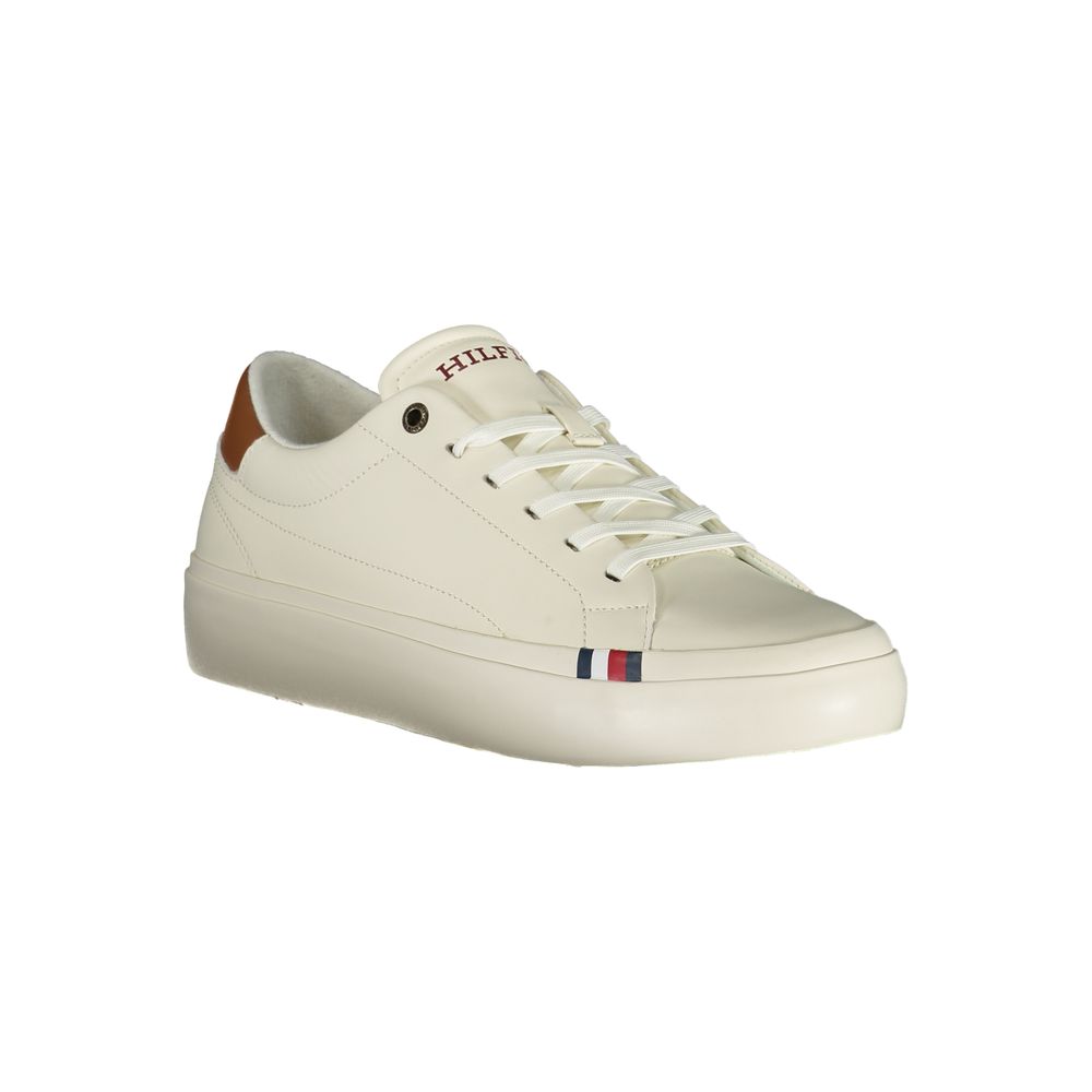 Chaussures Tommy Hilfiger blanches en polyuréthane pour hommes, baskets sportives avec semelle blanche et design élégant.