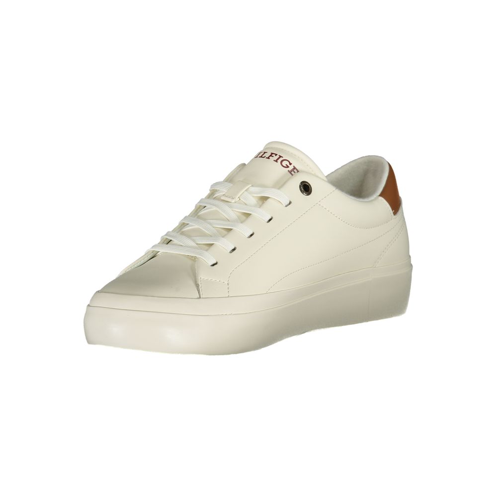 Sneaker homme en polyuréthane blanc de Tommy Hilfiger, style moderne et confortable, vue de face sur fond neutre.