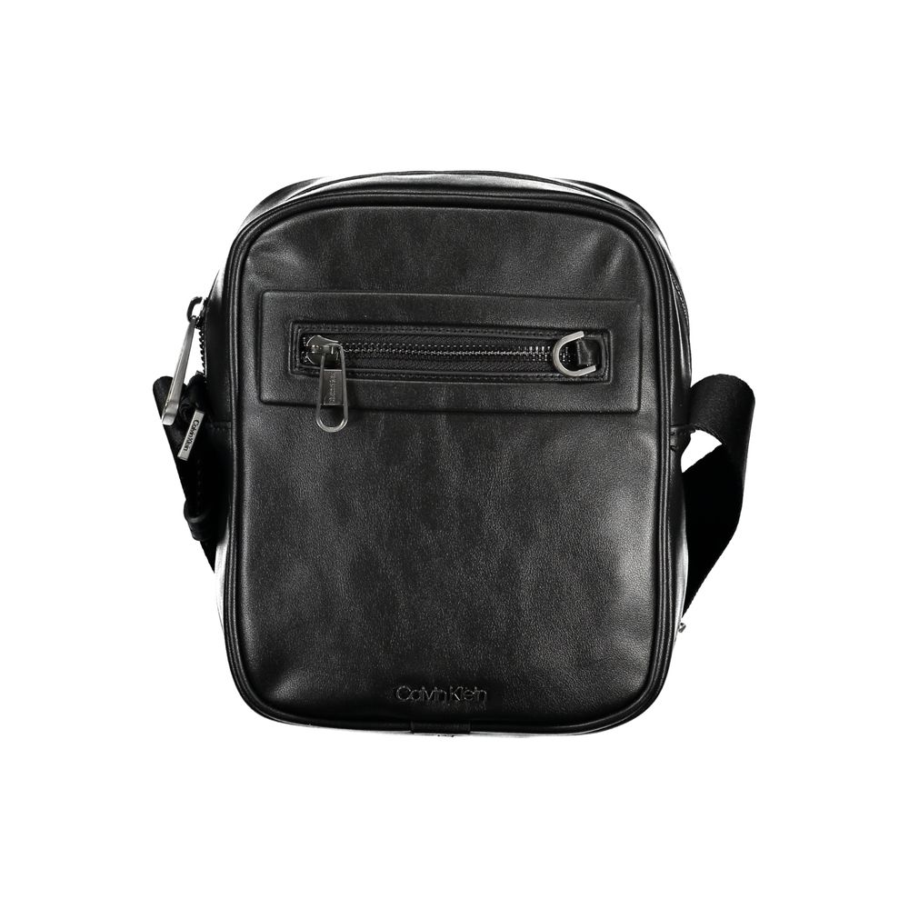 Sac à bandoulière noir Calvin Klein Sleek Urban en cuir avec détails modernes et bandoulière réglable.