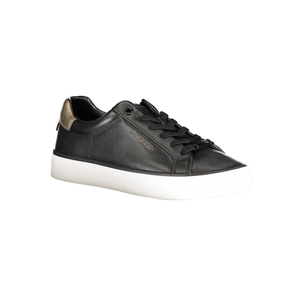 Chaussures femmes en cuir noir de Calvin Klein, baskets sneakers élégantes et confortables.
