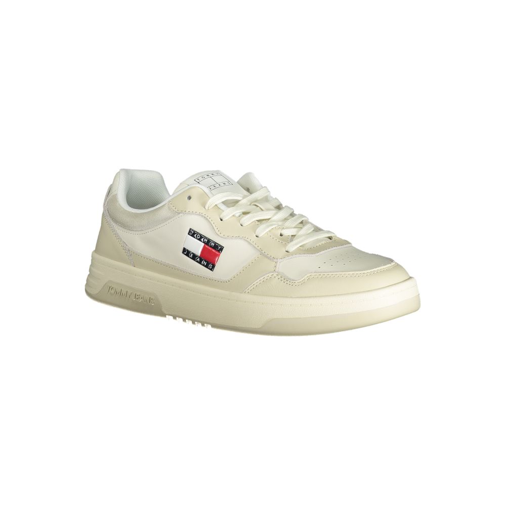 Chaussure sneaker beige en polyéthylène pour homme de la marque Tommy Hilfiger, vue de côté.