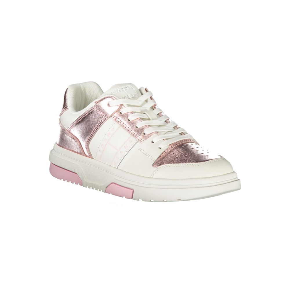 Sneakers en polyuréthane blanches pour femmes de Tommy Hilfiger, vues de côté avec détails du design moderne.